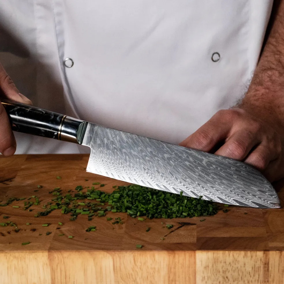 Shinrai Knives - Epoxy Onyx Damascus Santoku mes 18 cm