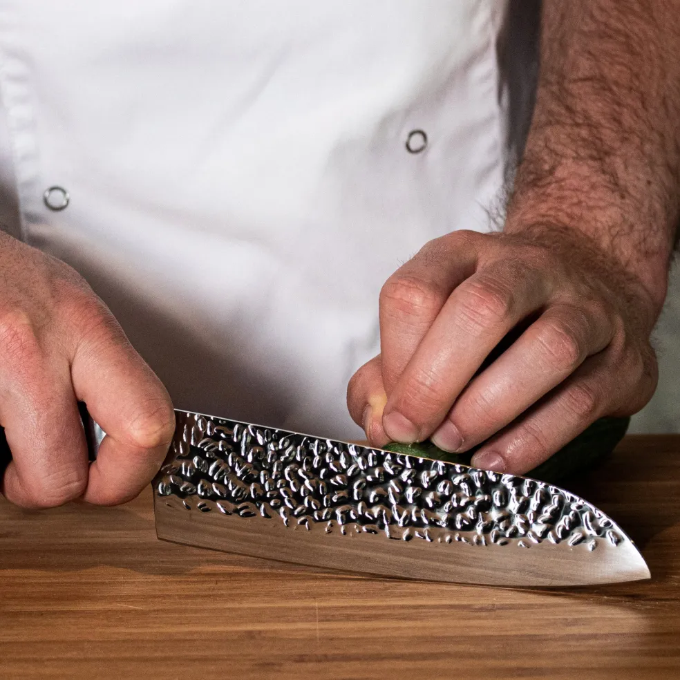 Shinrai Knives - Hammered RVS Santoku mes 18 cm